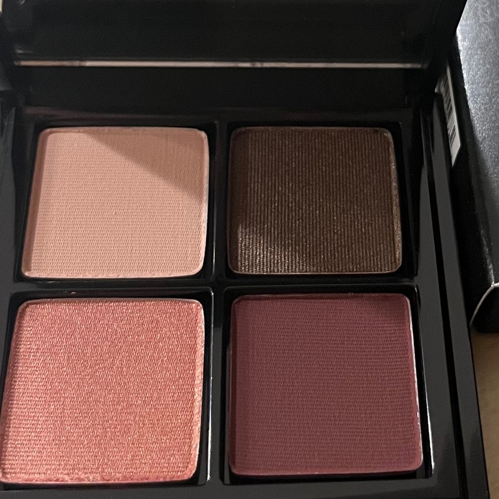 New in box Best Eyeshadow quad! No synthetic colors!